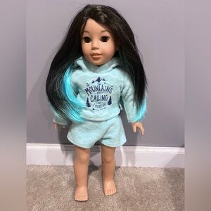 American girl doll of the year 2022 Corinne Tan EUC pajamas mountains